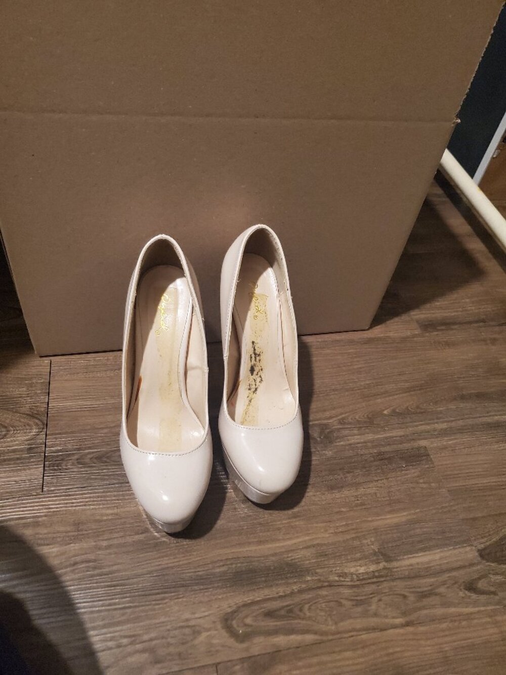 Shoes: High Heels/Stilettos